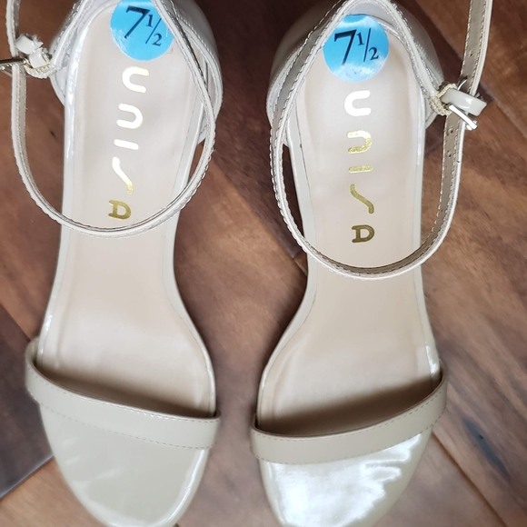 Unisa taupe patent leather sandals - Picture 3 of 6